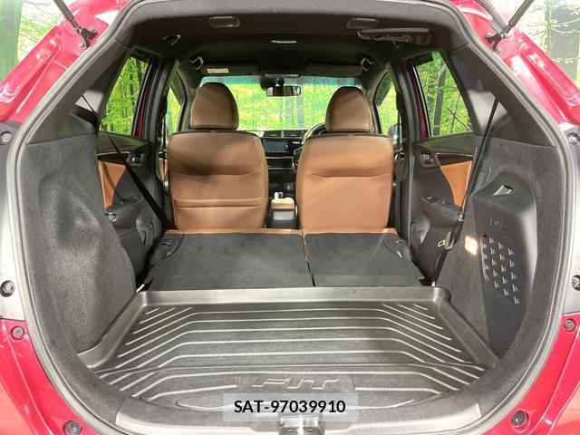 Honda FIT HYBRID 2017-11 8362394-9