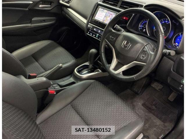 Honda FIT 2015-06 8361370-2