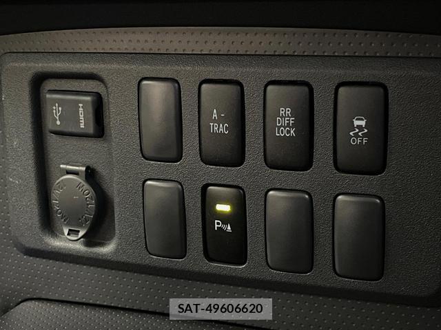 Toyota FJ CRUISER 2017-11 8361663-5