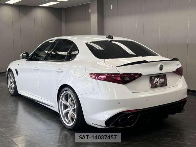 ALFA ROMEO Giulia 2018-07 8363870-19