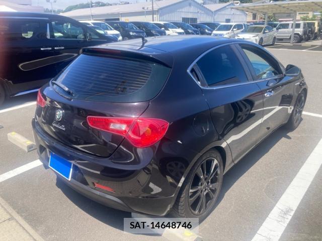 ALFA ROMEO GIULIETTA 2014-03 8361705-13