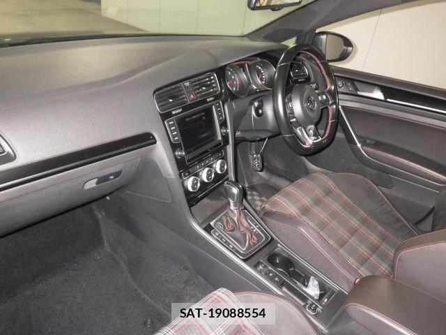 VolksWagen GOLF GTI 2015-01 8362089-2