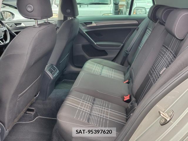 VolksWagen GOLF 2015-08 8361757-11