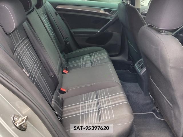 VolksWagen GOLF 2015-08 8361757-6