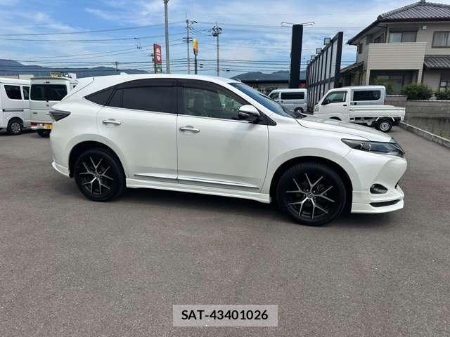 Toyota HARRIER 2017-03 8361908-5