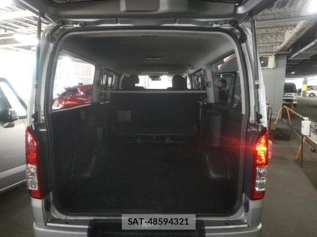 Toyota HIACE VAN 2020-06 8360769-5