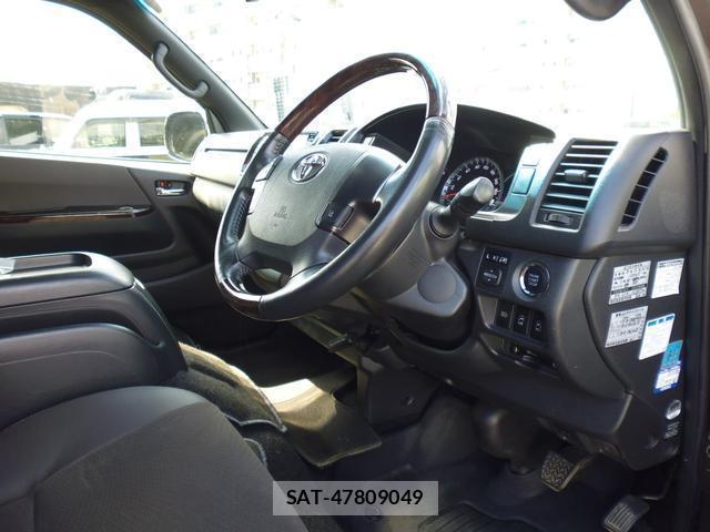 Toyota HIACE VAN 2018-11 8361084-14