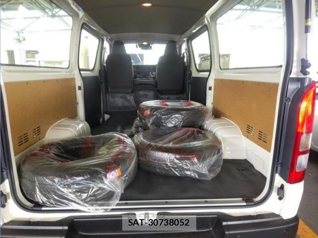 Toyota HIACE VAN 2025-06 8361622-2