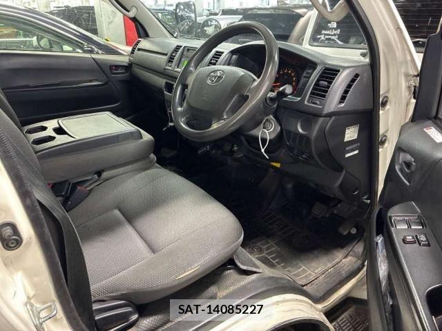 Toyota HIACE VAN 2017-10 8361625-3