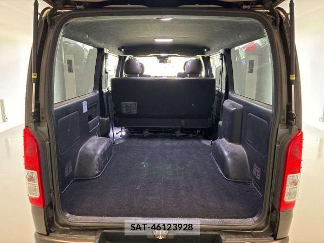 Toyota HIACE VAN 2019-07 8361626-2