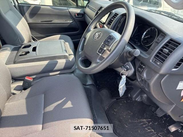 Toyota HIACE VAN 2021-05 8361630-3