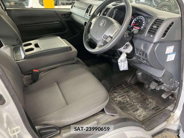Toyota HIACE VAN 2019-07 8361638-3
