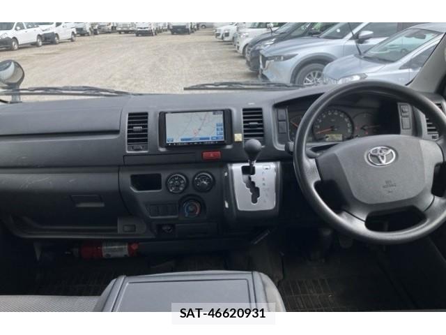 Toyota HIACE VAN 2017-07 8361640-3