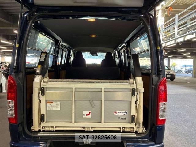 Toyota HIACE VAN 2021-05 8361643-2