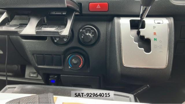 Toyota HIACE VAN 2025-07 8362199-14