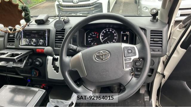 Toyota HIACE VAN 2025-07 8362199-16