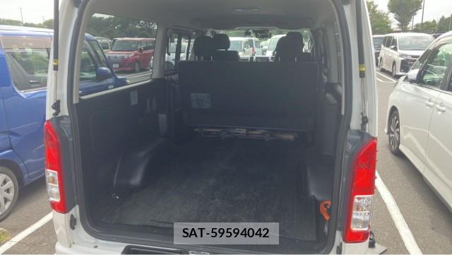 Toyota HIACE VAN 2020-09 8362214-17