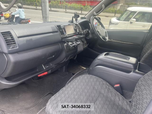 Toyota HIACE VAN 2018-04 8362522-11