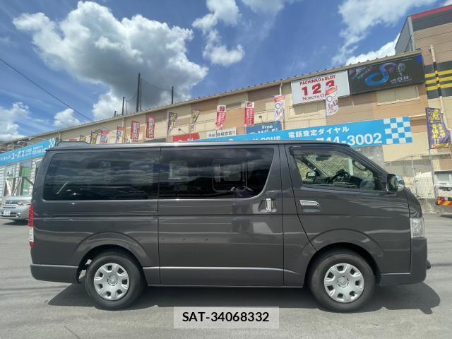 Toyota HIACE VAN 2018-04 8362522-3