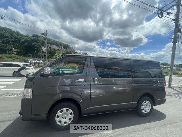 Toyota HIACE VAN 2018-04 8362522-4
