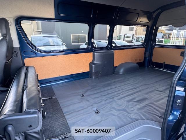 Toyota HIACE VAN 2013-11 8362680-12
