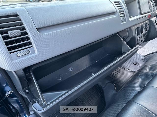 Toyota HIACE VAN 2013-11 8362680-19