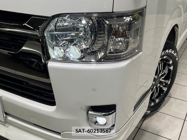 Toyota HIACE VAN 2023-08 8363069-11