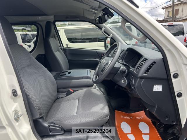 Toyota HIACE VAN 2024-04 8363433-11