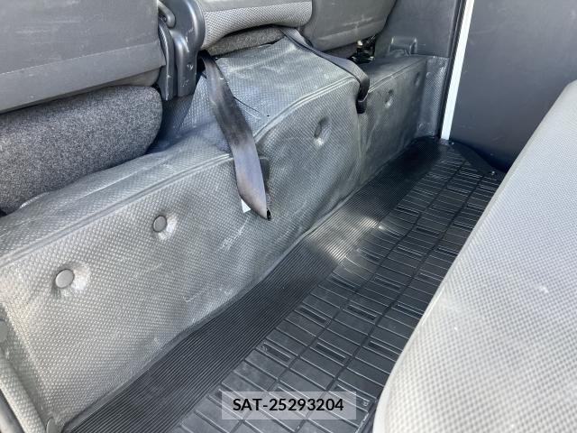 Toyota HIACE VAN 2024-04 8363433-12