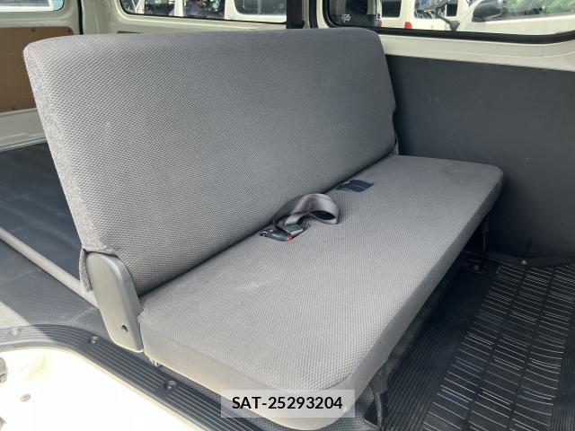 Toyota HIACE VAN 2024-04 8363433-13