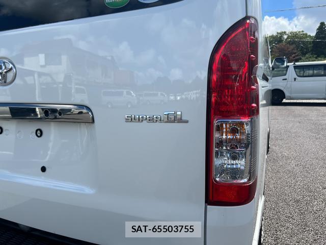 Toyota HIACE VAN 2018-05 8363434-18