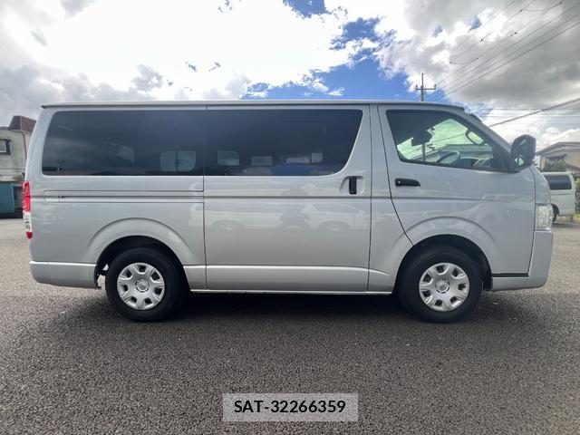 Toyota HIACE VAN 2022-12 8363436-12