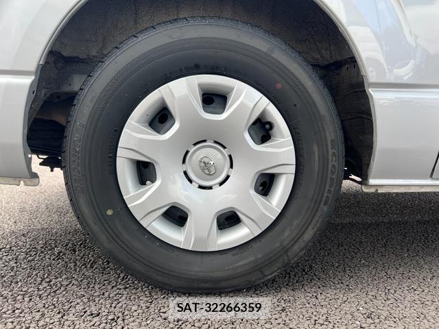 Toyota HIACE VAN 2022-12 8363436-18