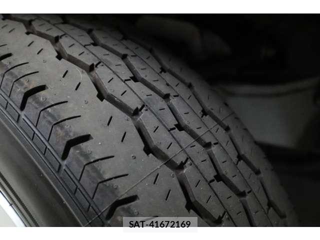Toyota HIACE VAN 2019-02 8363477-11