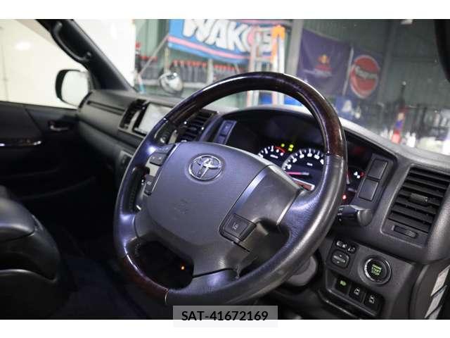Toyota HIACE VAN 2019-02 8363477-13