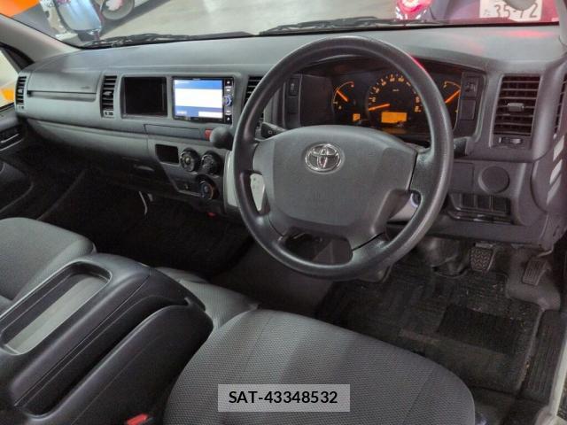 Toyota HIACE WAGON 2019-06 8363429-2