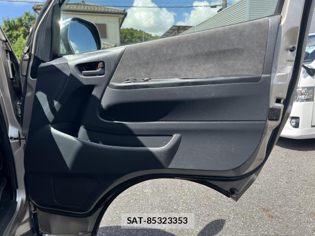 Toyota HIACE WAGON 2013-09 8363435-11