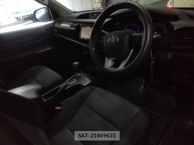 Toyota HILUX 2018-05 8360770-2