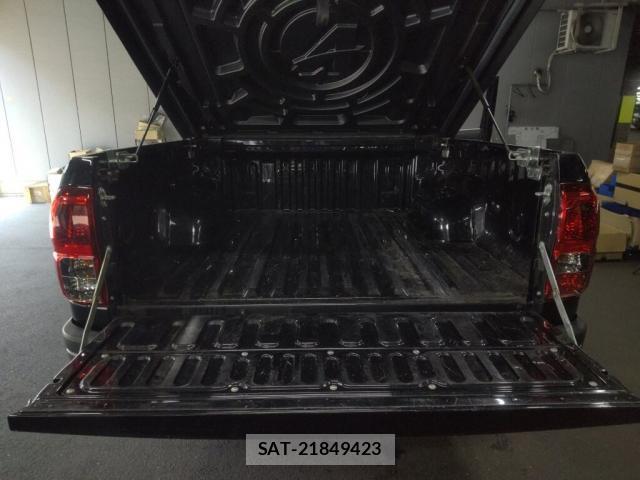 Toyota HILUX 2018-05 8360770-3