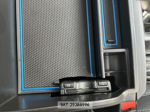 Toyota HILUX 2021-01 8360945-13