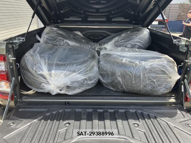 Toyota HILUX 2021-01 8360945-5