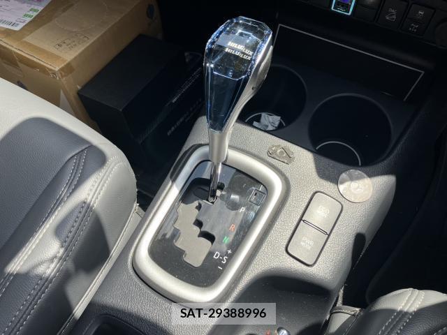 Toyota HILUX 2021-01 8360945-9