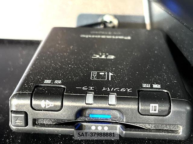 Toyota HILUX 2023-03 8360999-5