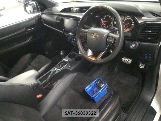 Toyota HILUX 2024-10 8361645-3