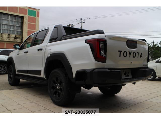 Toyota HILUX 2026-07 8363125-7