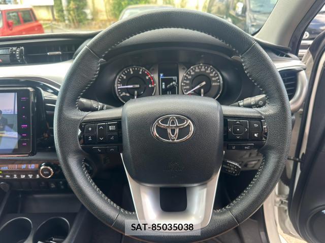 Toyota HILUX 2020-09 8363372-11