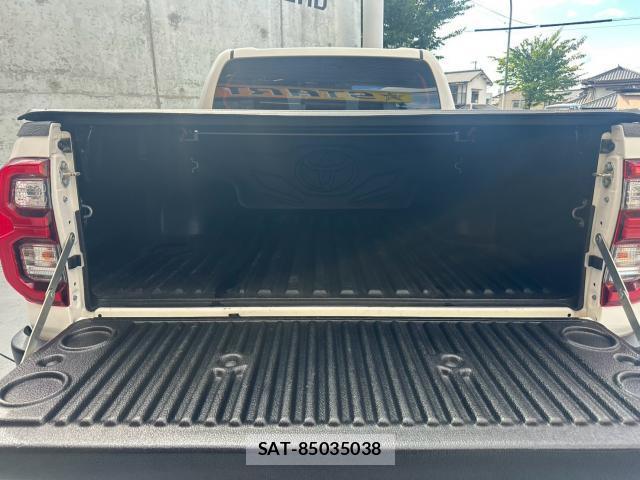 Toyota HILUX 2020-09 8363372-18