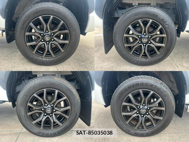 Toyota HILUX 2020-09 8363372-19