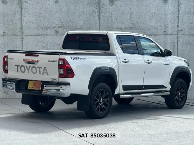 Toyota HILUX 2020-09 8363372-3