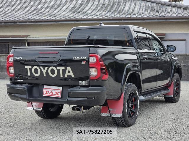 Toyota HILUX 2022-08 8363516-1